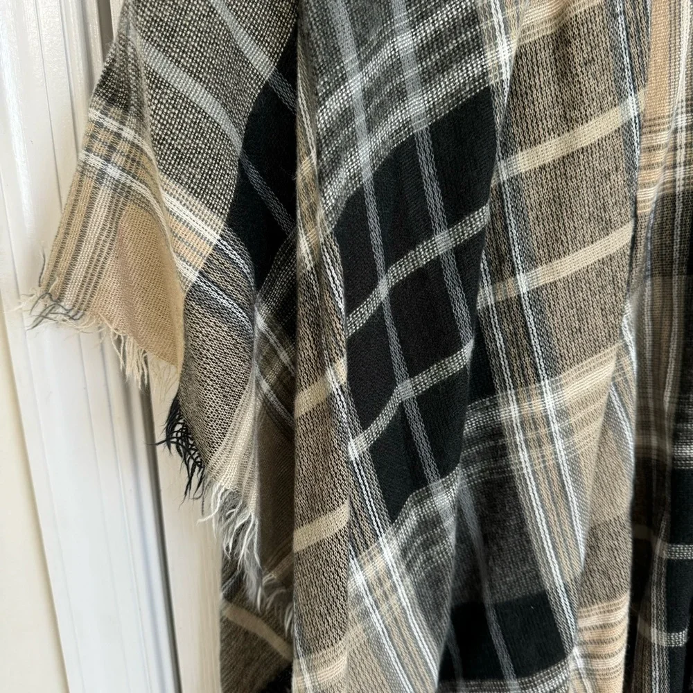 Black & Taupe Plaid Shawl - Picture 7 of 12